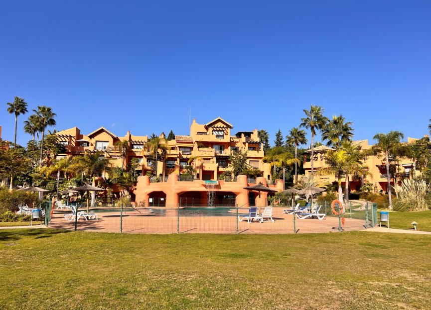 Resale - Apartment - Middle Floor Apartment - Estepona - Estepona Centro