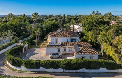 Resale - House - Detached Villa - Marbella - Guadalmina Baja