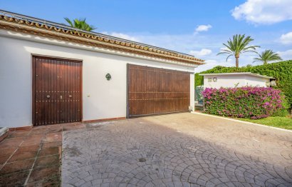 Resale - House - Detached Villa - Marbella - Guadalmina Baja