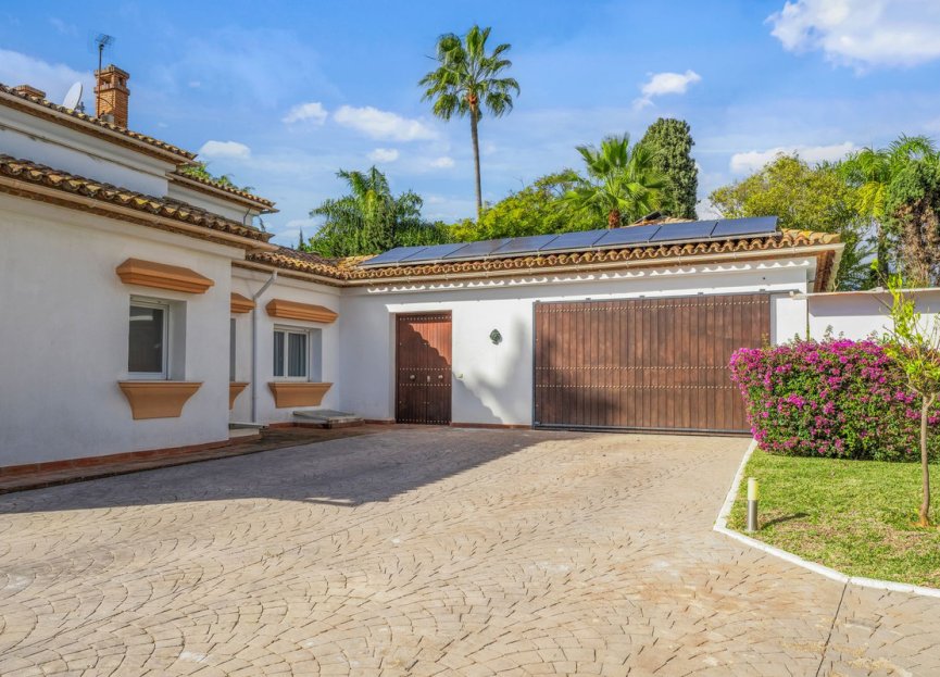 Resale - House - Detached Villa - Marbella - Guadalmina Baja