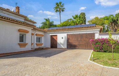 Resale - House - Detached Villa - Marbella - Guadalmina Baja