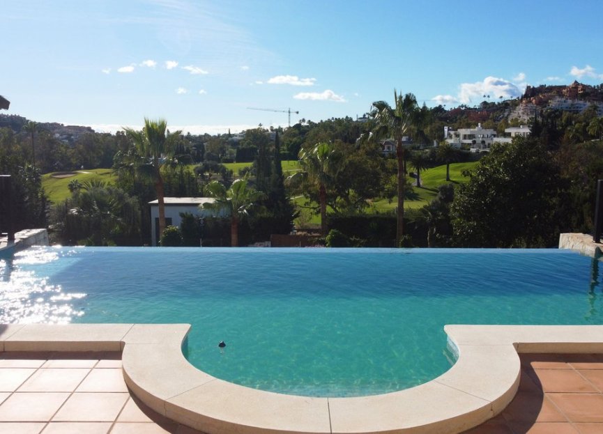 Resale - House - Detached Villa - Marbella - Nueva Andalucia