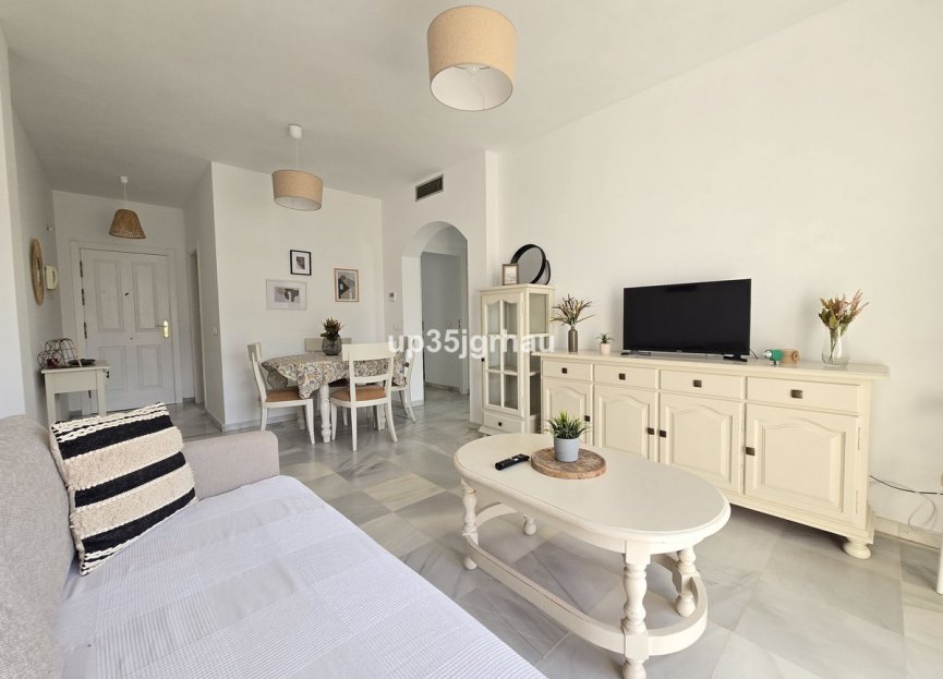 Resale - Apartment - Middle Floor Apartment - Estepona - Estepona Centro