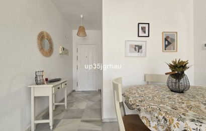 Resale - Apartment - Middle Floor Apartment - Estepona - Estepona Centro