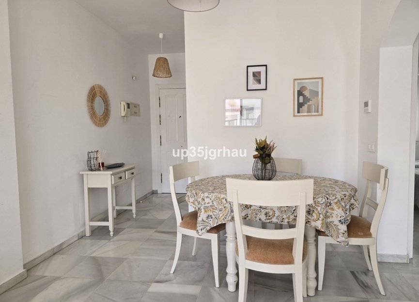 Resale - Apartment - Middle Floor Apartment - Estepona - Estepona Centro