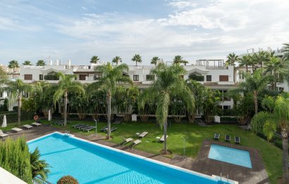 Resale - Apartment - Middle Floor Apartment - Estepona - Estepona Centro