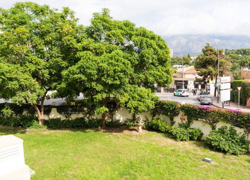 Resale - Apartment - Middle Floor Apartment - Marbella - Nueva Andalucia