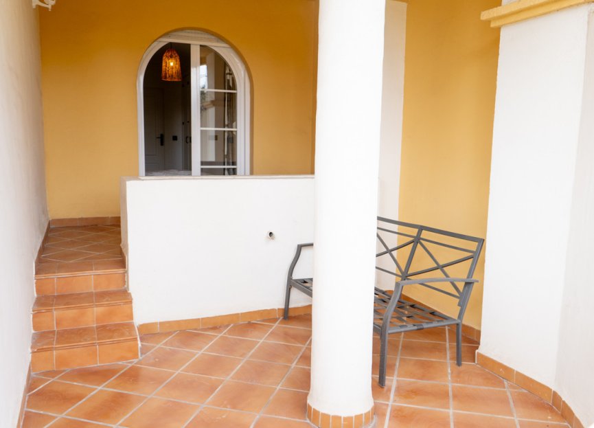 Resale - Apartment - Middle Floor Apartment - Marbella - Nueva Andalucia