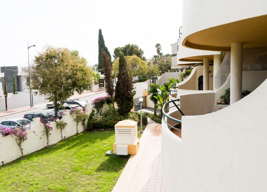 Resale - Apartment - Middle Floor Apartment - Marbella - Nueva Andalucia