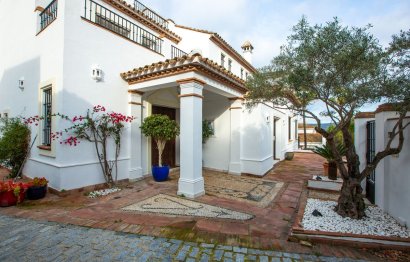 Resale - House - Detached Villa - Sotogrande