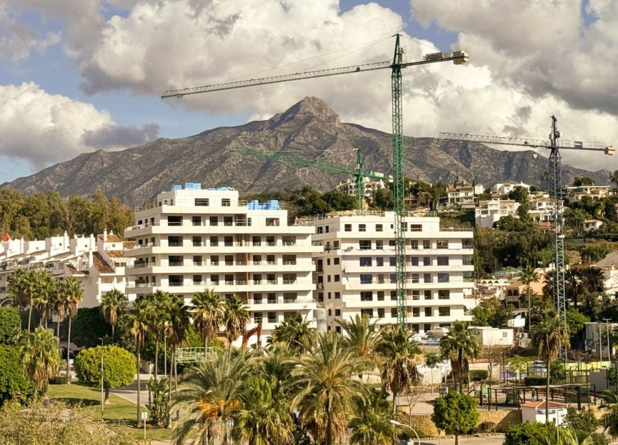 Resale - Apartment - Middle Floor Apartment - Marbella - Nueva Andalucia