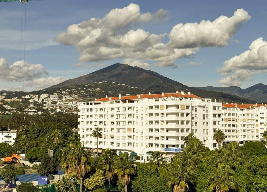 Resale - Apartment - Middle Floor Apartment - Marbella - Nueva Andalucia