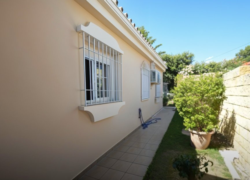 Resale - House - Detached Villa - Estepona - Estepona Centro