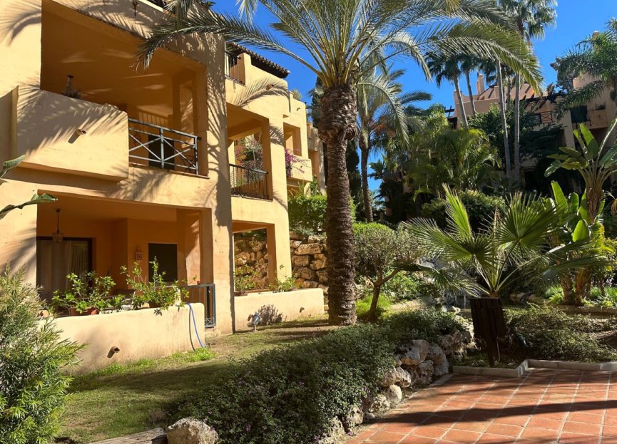 Resale - Apartment - Middle Floor Apartment - Estepona - Estepona Centro