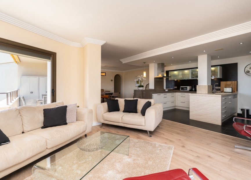 Resale - Apartment - Penthouse - Estepona - Estepona Centro