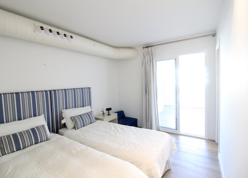 Resale - Apartment - Middle Floor Apartment - Marbella - Puerto Banús