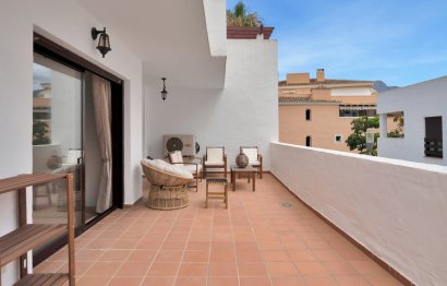 Resale - Apartment - Ground Floor Apartment - Marbella - Nueva Andalucia