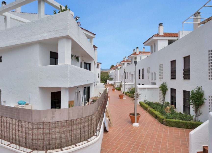 Resale - Apartment - Ground Floor Apartment - Marbella - Nueva Andalucia