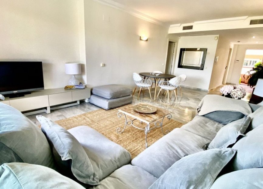 Resale - Apartment - Middle Floor Apartment - Marbella - Nueva Andalucia