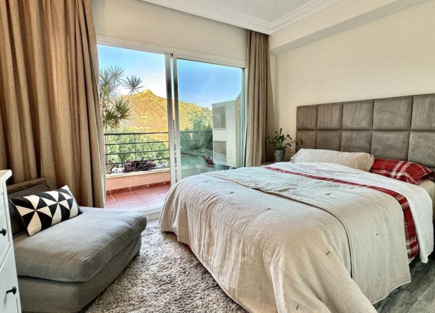 Resale - Apartment - Middle Floor Apartment - Marbella - Nueva Andalucia