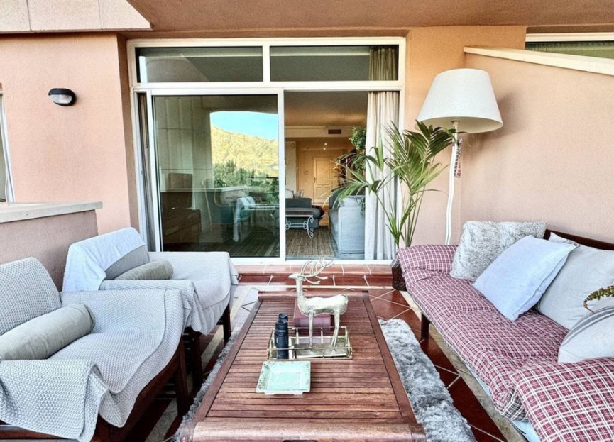 Resale - Apartment - Middle Floor Apartment - Marbella - Nueva Andalucia