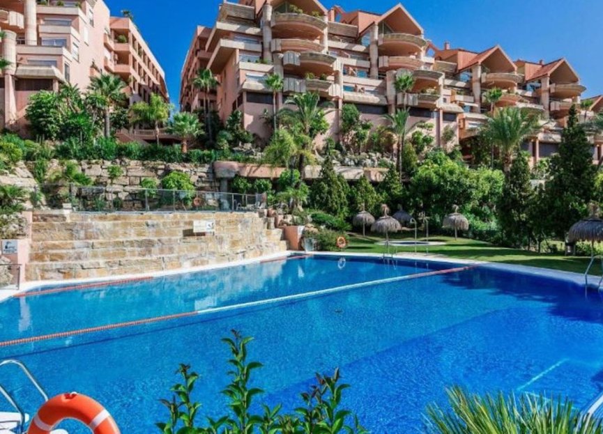 Resale - Apartment - Middle Floor Apartment - Marbella - Nueva Andalucia