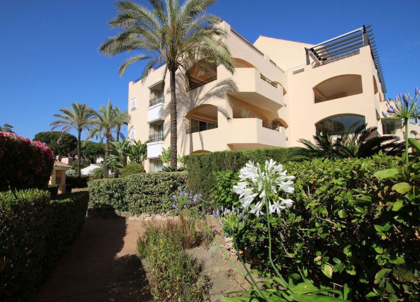 Resale - Apartment - Middle Floor Apartment - Marbella - Elviria