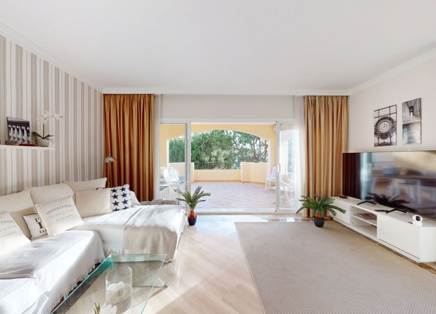 Resale - Apartment - Middle Floor Apartment - Marbella - Elviria