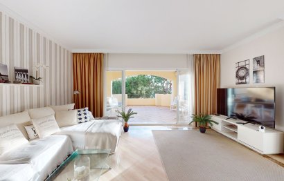 Resale - Apartment - Middle Floor Apartment - Marbella - Elviria