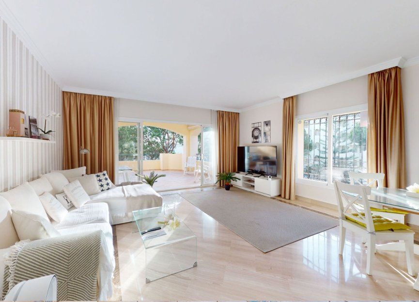 Resale - Apartment - Middle Floor Apartment - Marbella - Elviria