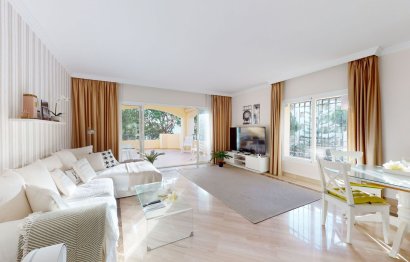 Resale - Apartment - Middle Floor Apartment - Marbella - Elviria