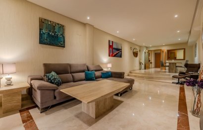 Resale - Apartment - Middle Floor Apartment - Marbella - Puerto Banús