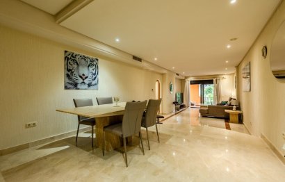 Resale - Apartment - Middle Floor Apartment - Marbella - Puerto Banús