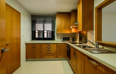 Resale - Apartment - Middle Floor Apartment - Marbella - Puerto Banús