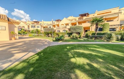 Resale - Apartment - Middle Floor Apartment - Marbella - Puerto Banús