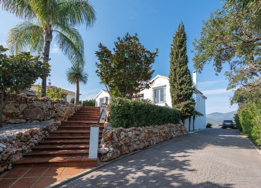 Resale - House - Detached Villa - Marbella - La Mairena