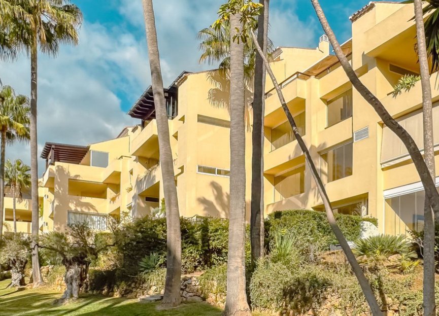 Resale - Apartment - Middle Floor Apartment - Marbella - Las Brisas