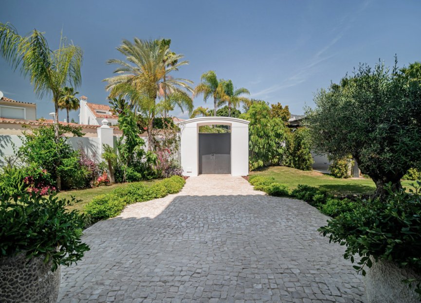 Resale - House - Detached Villa - Marbella - Nueva Andalucia