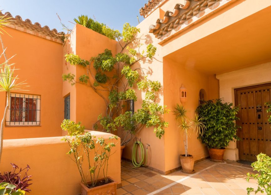 Resale - Apartment - Middle Floor Apartment - Marbella - Nueva Andalucia