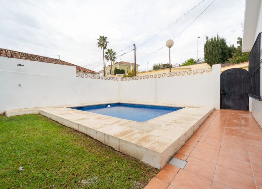 Resale - House - Detached Villa - Fuengirola - Fuengirola Centro