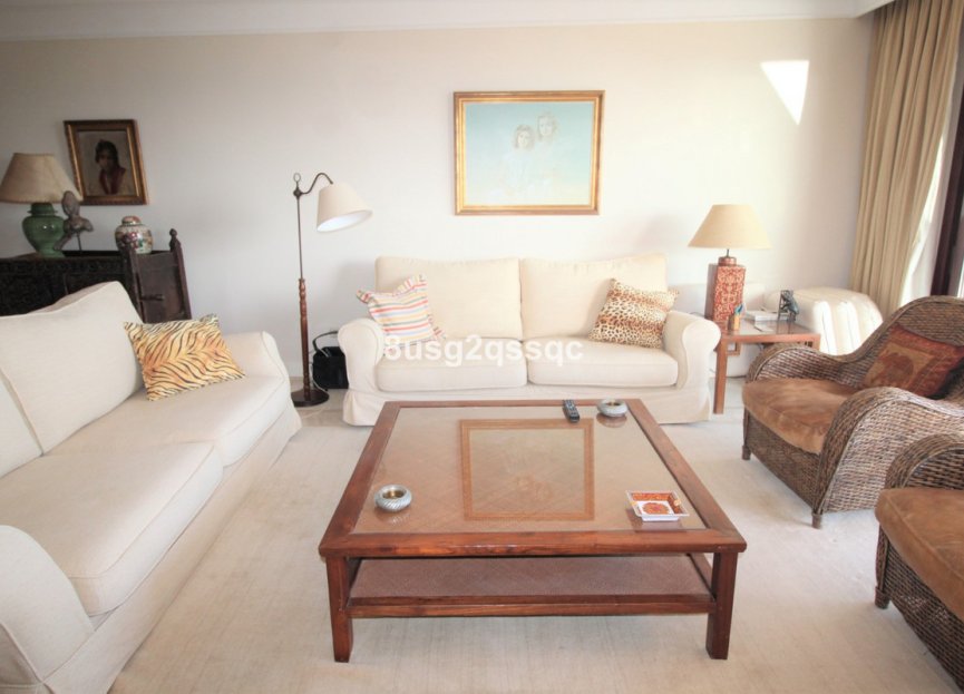 Resale - Apartment - Middle Floor Apartment - Estepona - Costalita