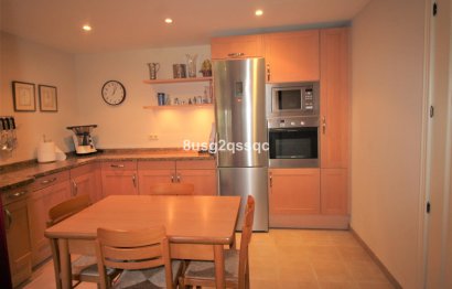 Resale - Apartment - Middle Floor Apartment - Estepona - Costalita