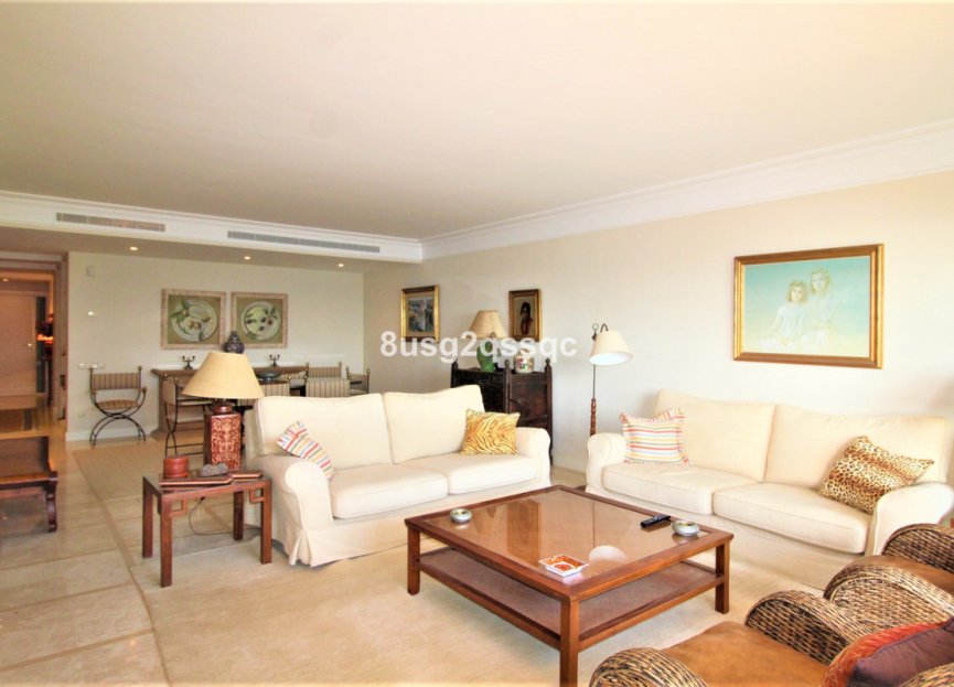 Resale - Apartment - Middle Floor Apartment - Estepona - Costalita