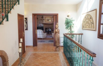 Resale - House - Finca - Cortijo - Estepona - Estepona Centro