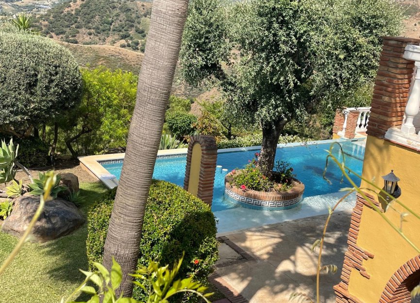 Resale - House - Finca - Cortijo - Estepona - Estepona Centro