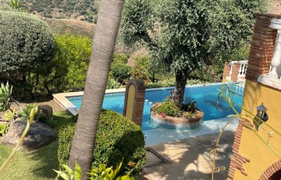 Resale - House - Finca - Cortijo - Estepona - Estepona Centro