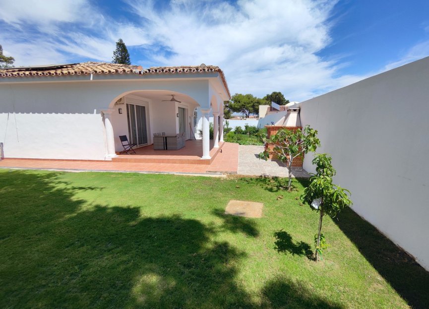 Resale - House - Detached Villa - Estepona - Estepona Centro