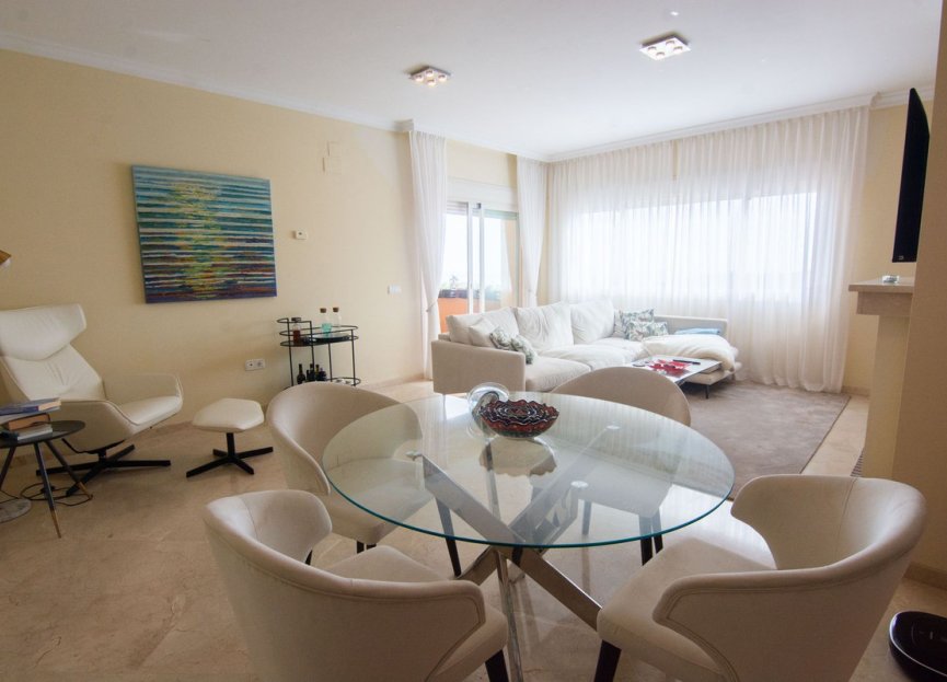 Resale - Apartment - Middle Floor Apartment - Marbella - La Mairena