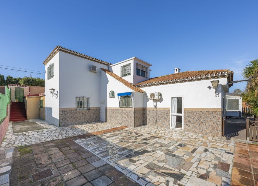 Resale - House - Detached Villa - Estepona - Estepona Centro