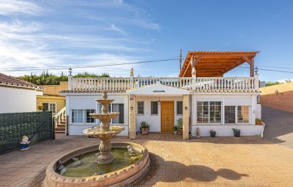 Resale - House - Detached Villa - Estepona - Estepona Centro